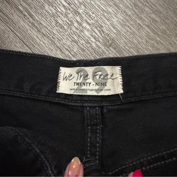 We The Free Black Women's distressed Jean shorts - Picture 5 of 6